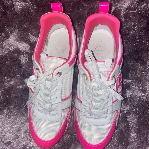 Louis Vuitton Sneakers - Picture 5 of 7